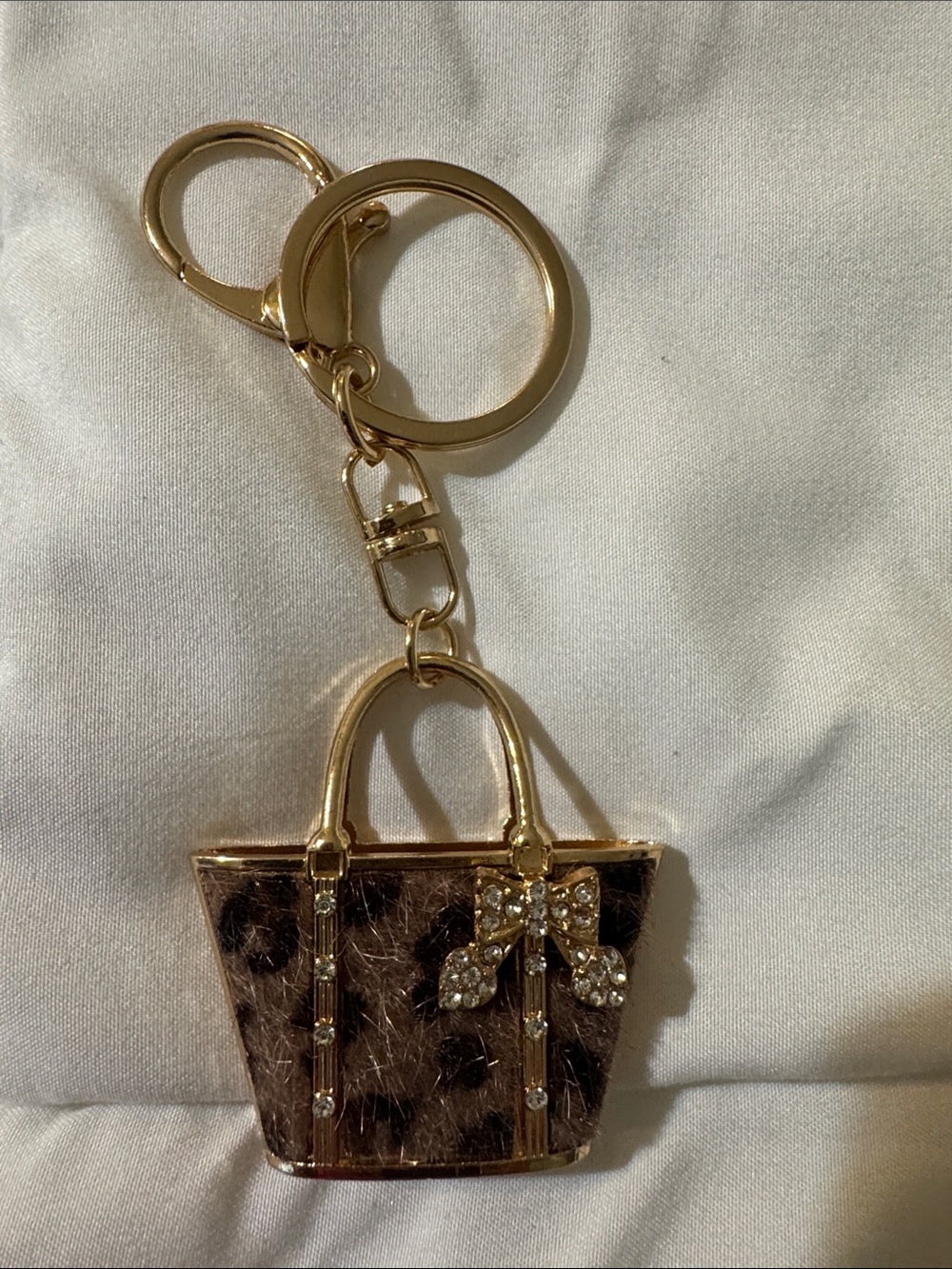 Source Unknown Gold Tote Keychain with Leopard Print and Crystal Bow
